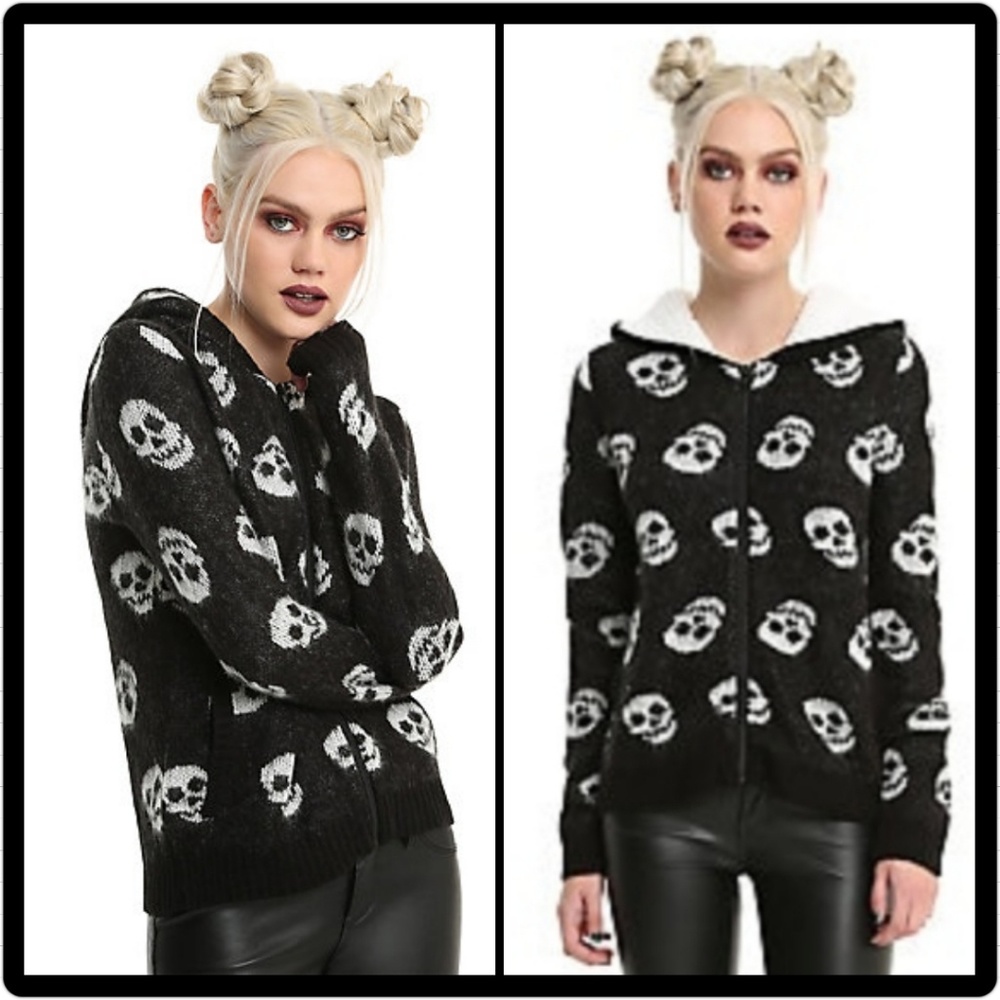 Hot Topic SKULL HOODED SWEATER

Xl